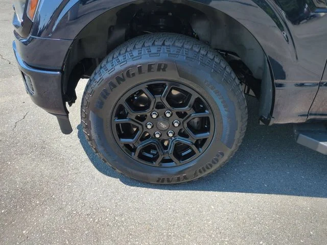 Used 2024 Blue Ford XLT image 10