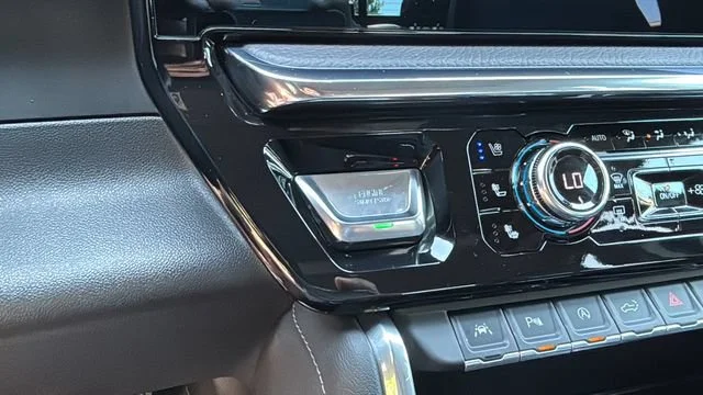 Used 2025 Sterling Metallic GMC Denali image 29
