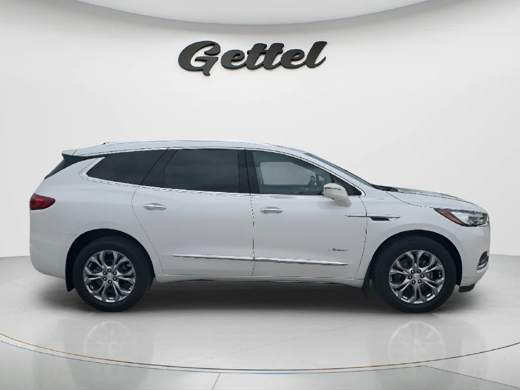 Used 2020 WHITE FROST TRICOAT Buick Avenir image 4