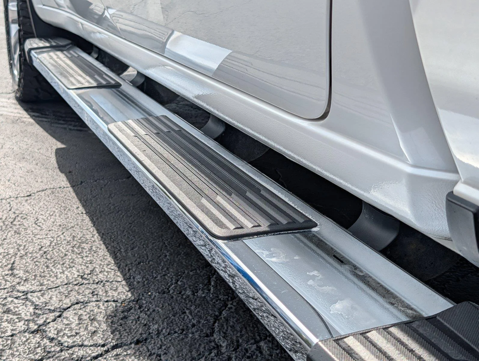 Used 2020 IRIDESCENT PEARL TRICOAT Chevrolet High Country image 38