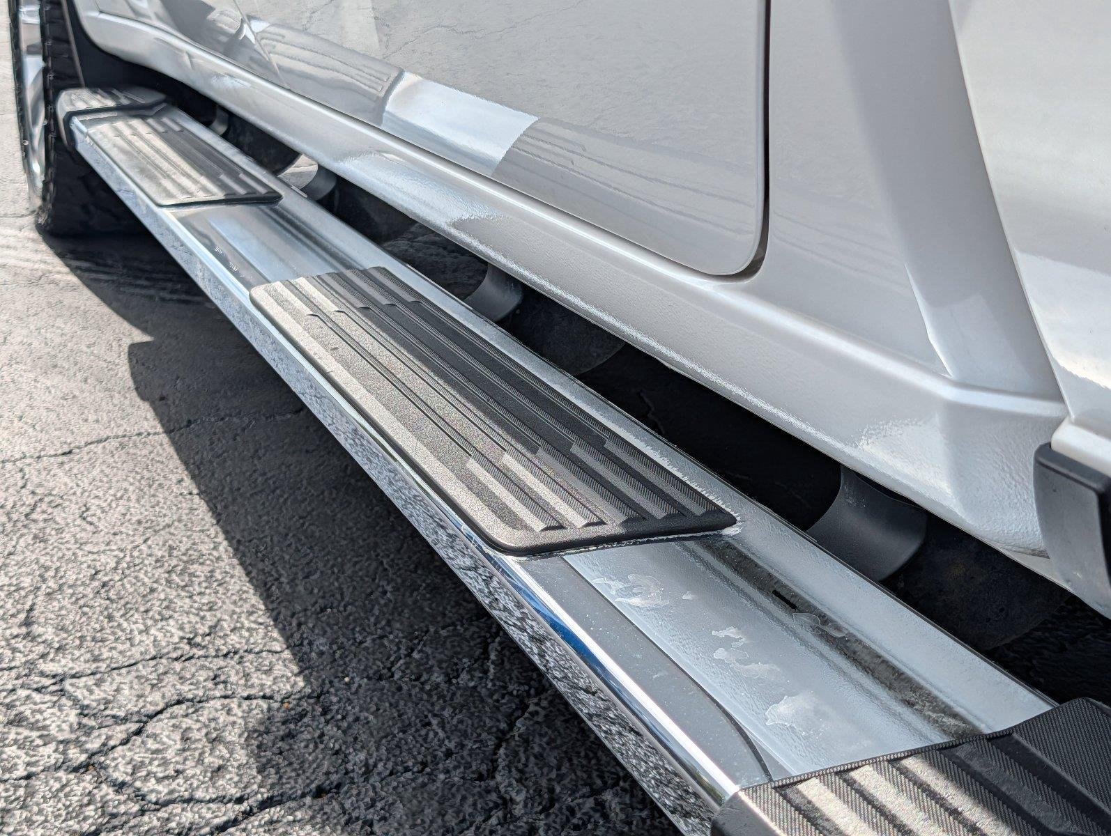 Used 2020 IRIDESCENT PEARL TRICOAT Chevrolet High Country image 38