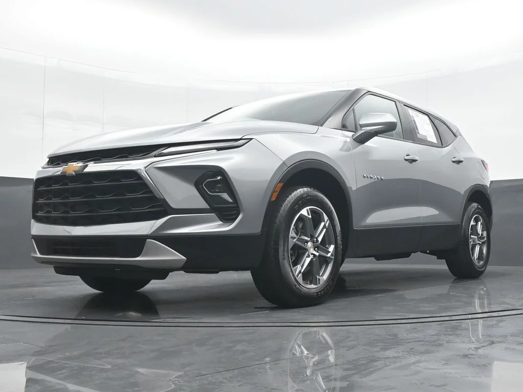 Used 2025 Gray Chevrolet LT image 27
