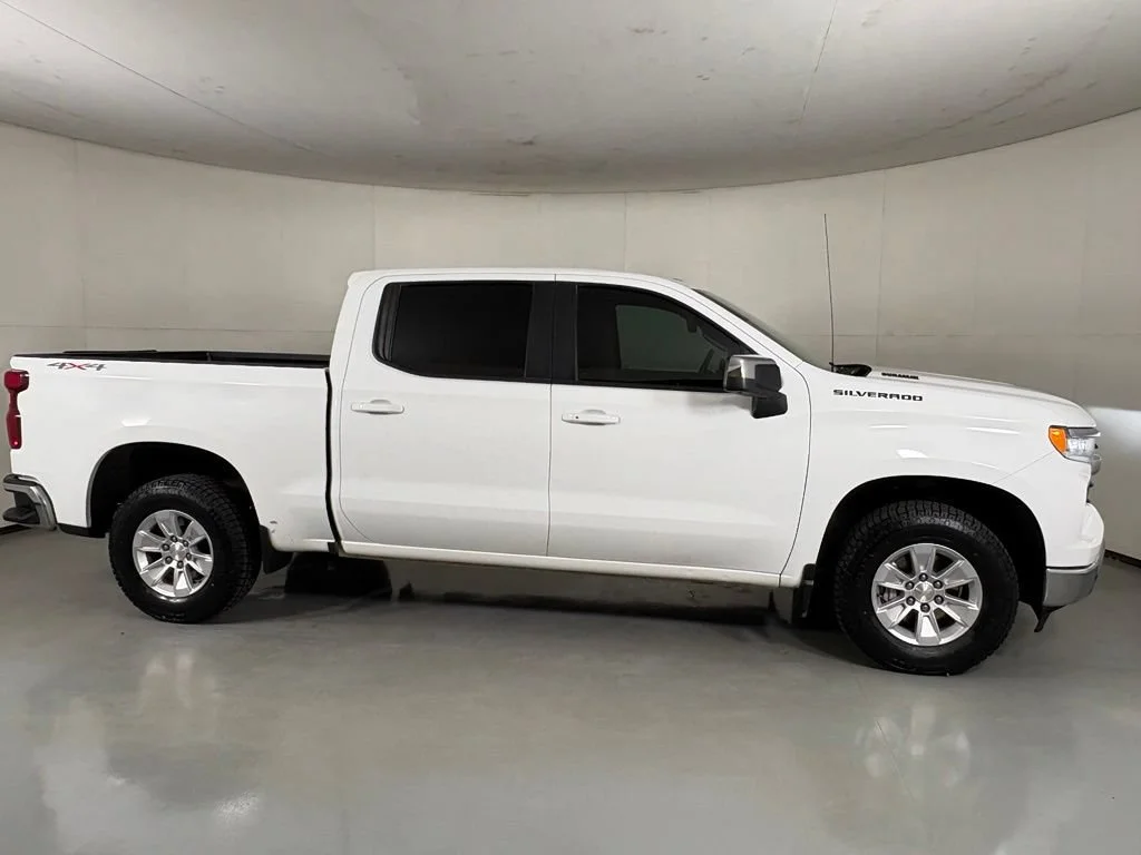 Certified Used 2022 SUMMIT WHITE Chevrolet LT image 11