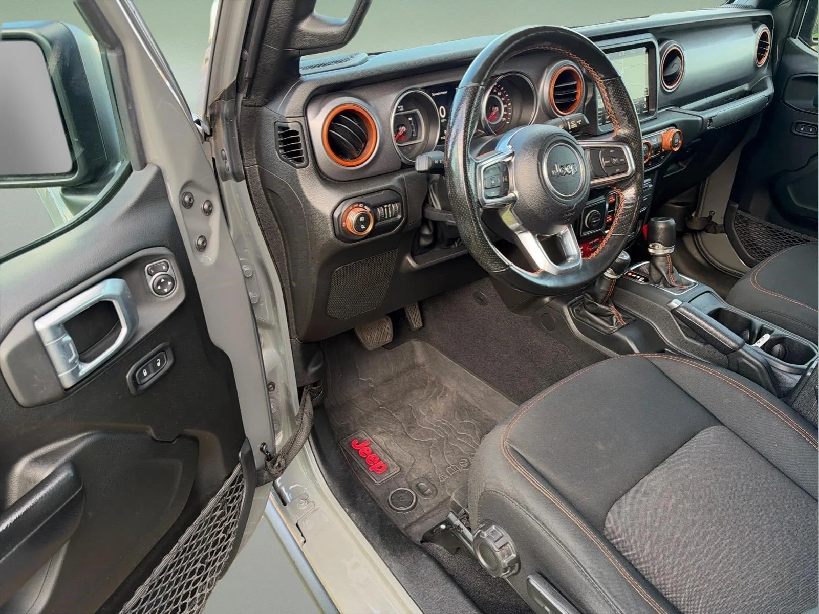 Used 2022 Sting-Gray Clearcoat Jeep Mojave image 13