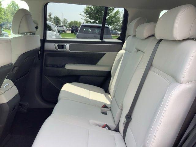 New 2027 Silver Hyundai SE image 20