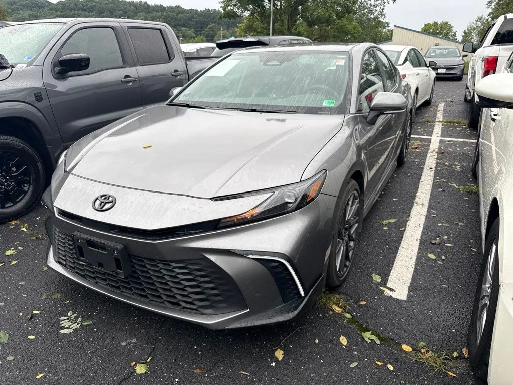 Used 2025  Toyota SE image 2