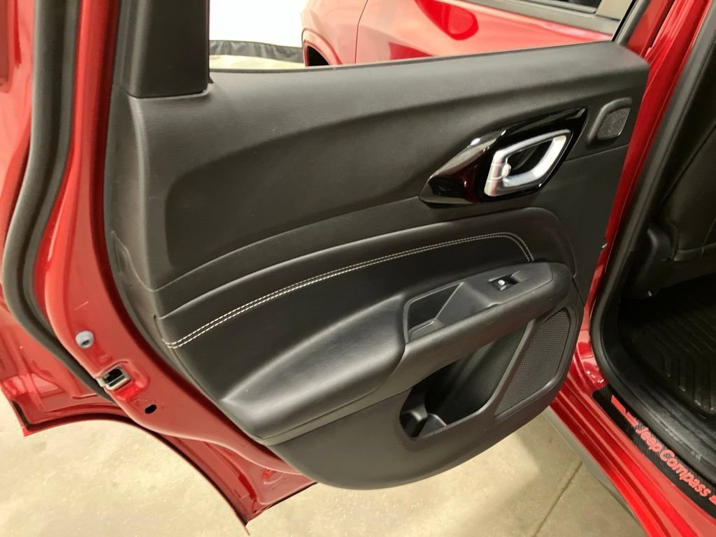Used 2024 Red Hot Pearlcoat Jeep Limited image 15