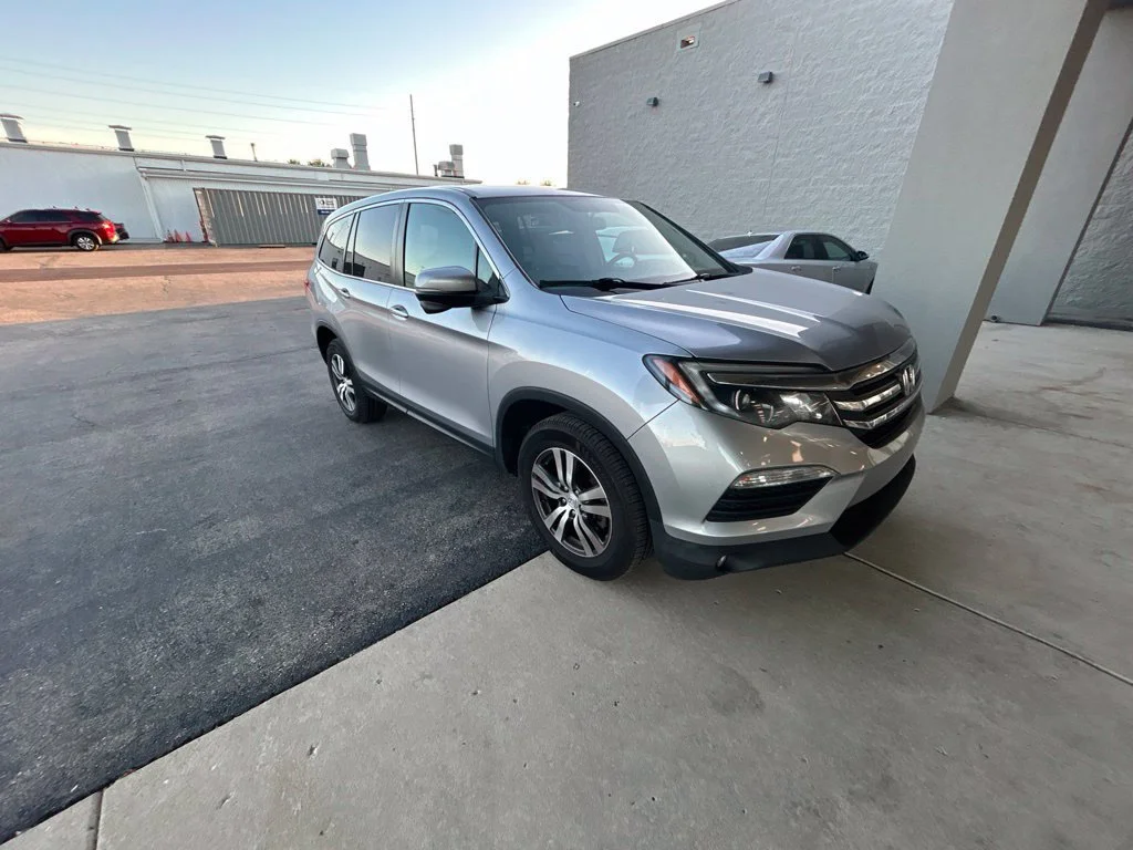 Used 2017  Honda EX-L image 2