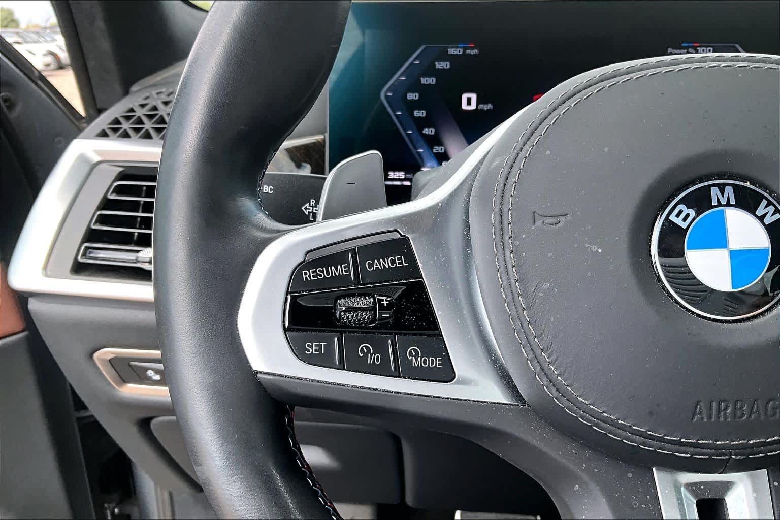 Used 2026 Skyscraper Grey Metallic BMW M60i image 21