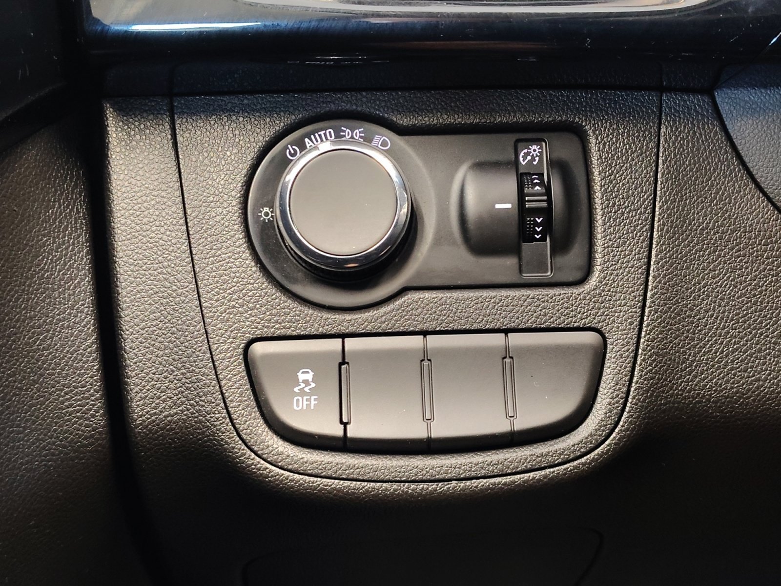 Used 2020 Mosaic Black Chevrolet LT image 23