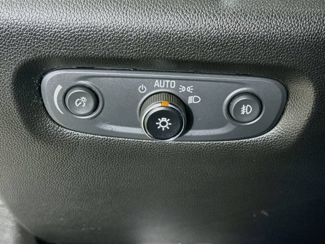 Used 2019 SILVER ICE METALLIC Chevrolet LT Cloth image 11