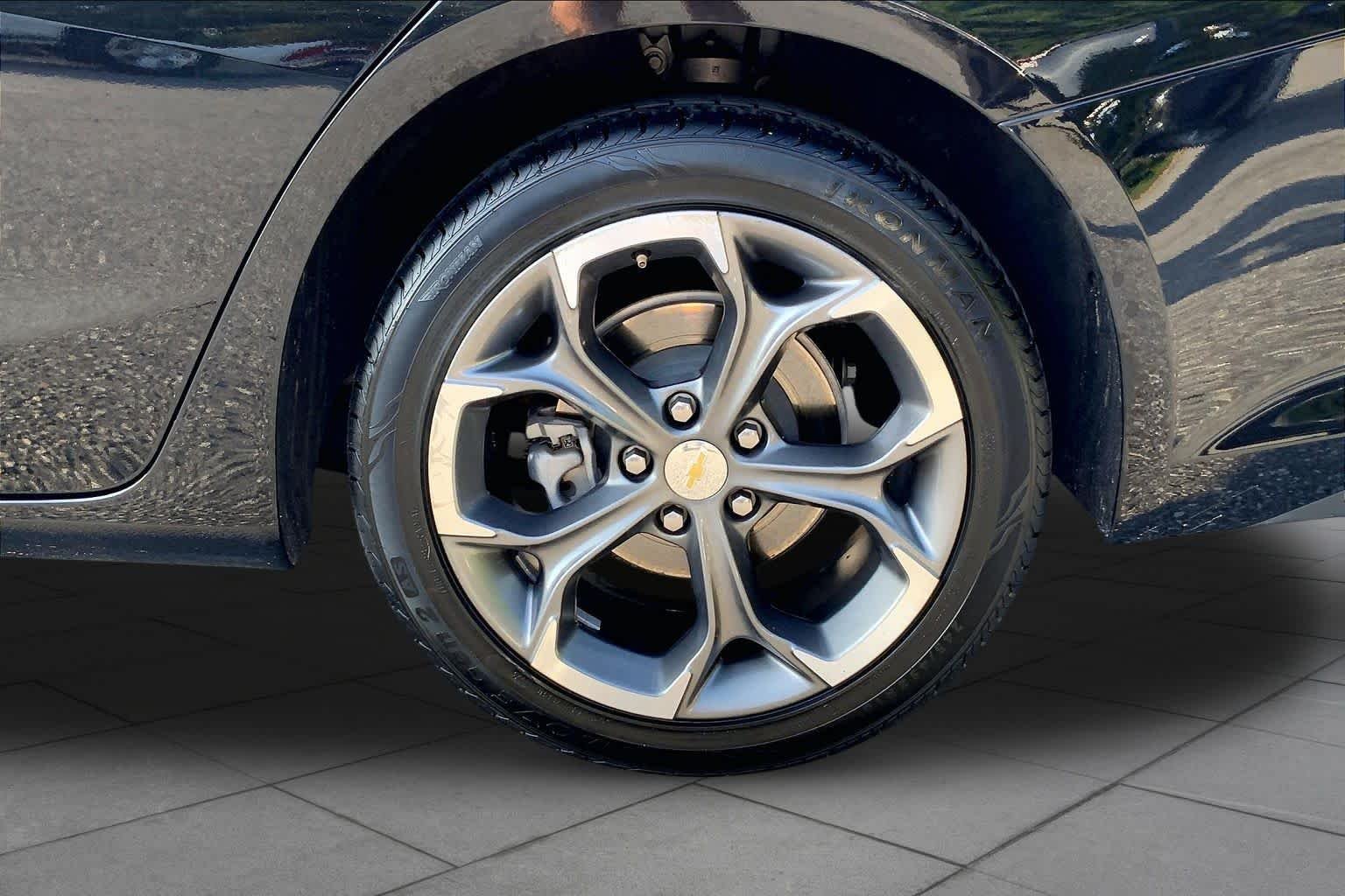 Used 2024 Mosaic Black Metallic Chevrolet LT image 10