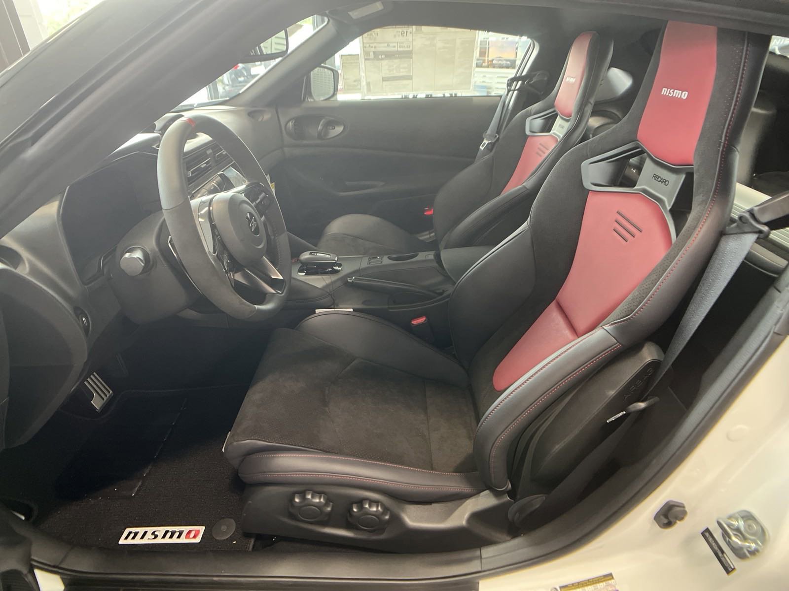 New 2024 Two-tone Everest White TriCoat / Super Black Nissan NISMO® image 10