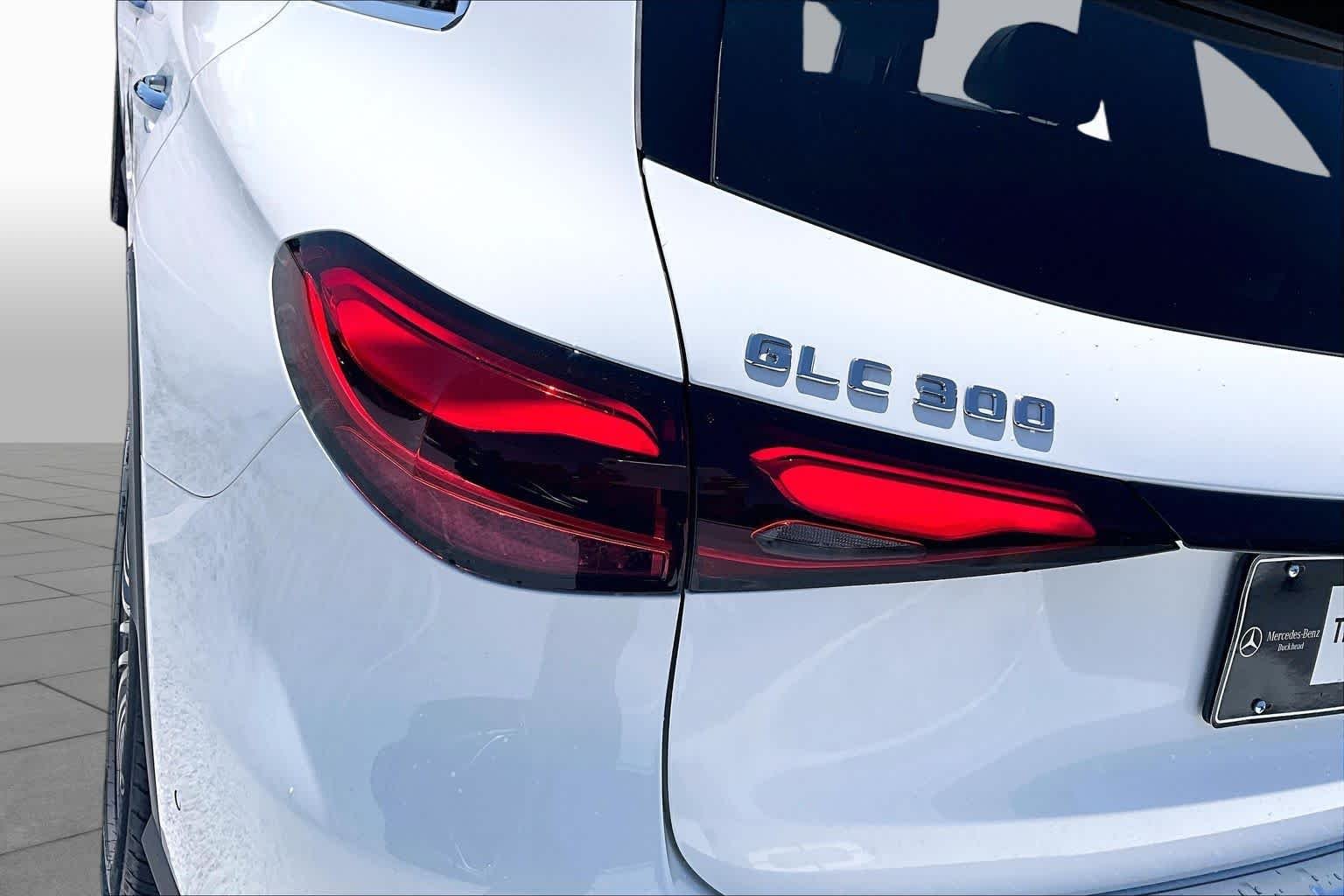 Used 2026 Polar White Mercedes-Benz GLC 300 image 28