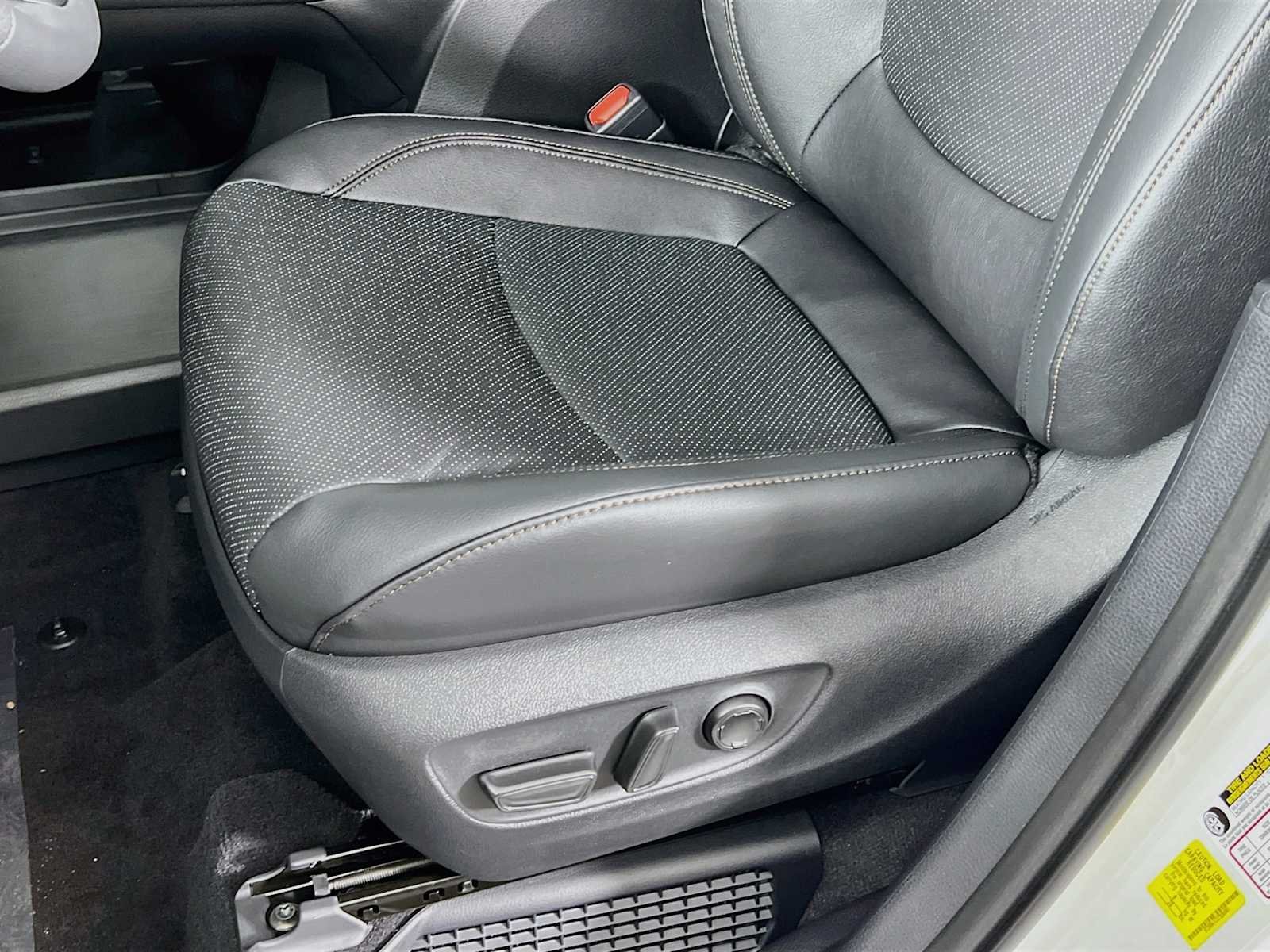 New 2026 Wind Chill Pearl Toyota Platinum image 18