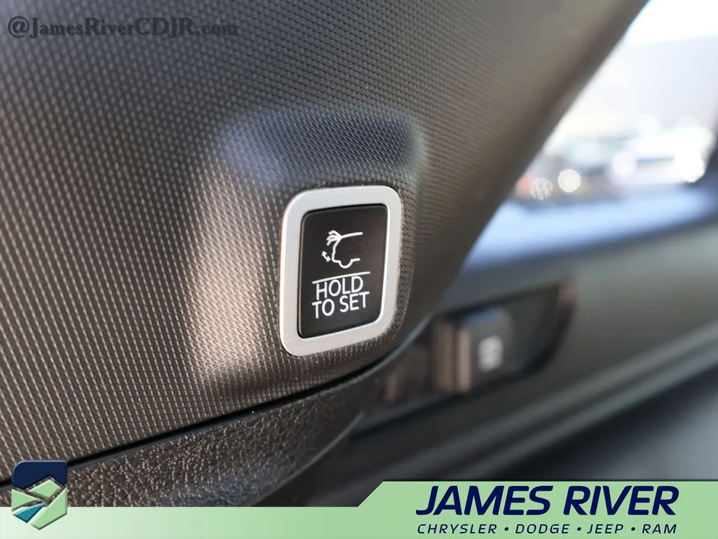 Used 2022 Silver Jeep 4xe image 16