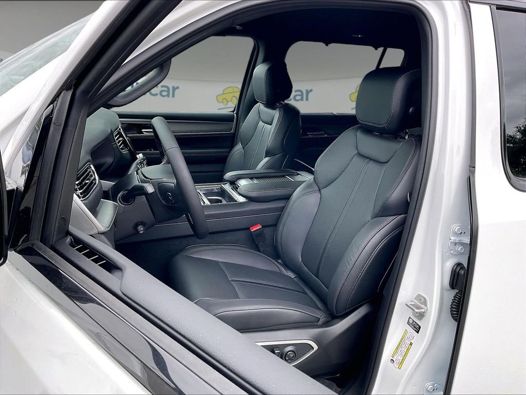New 2026 Bright White Clear-Coat Exterior Paint Jeep Limited Altitude image 11