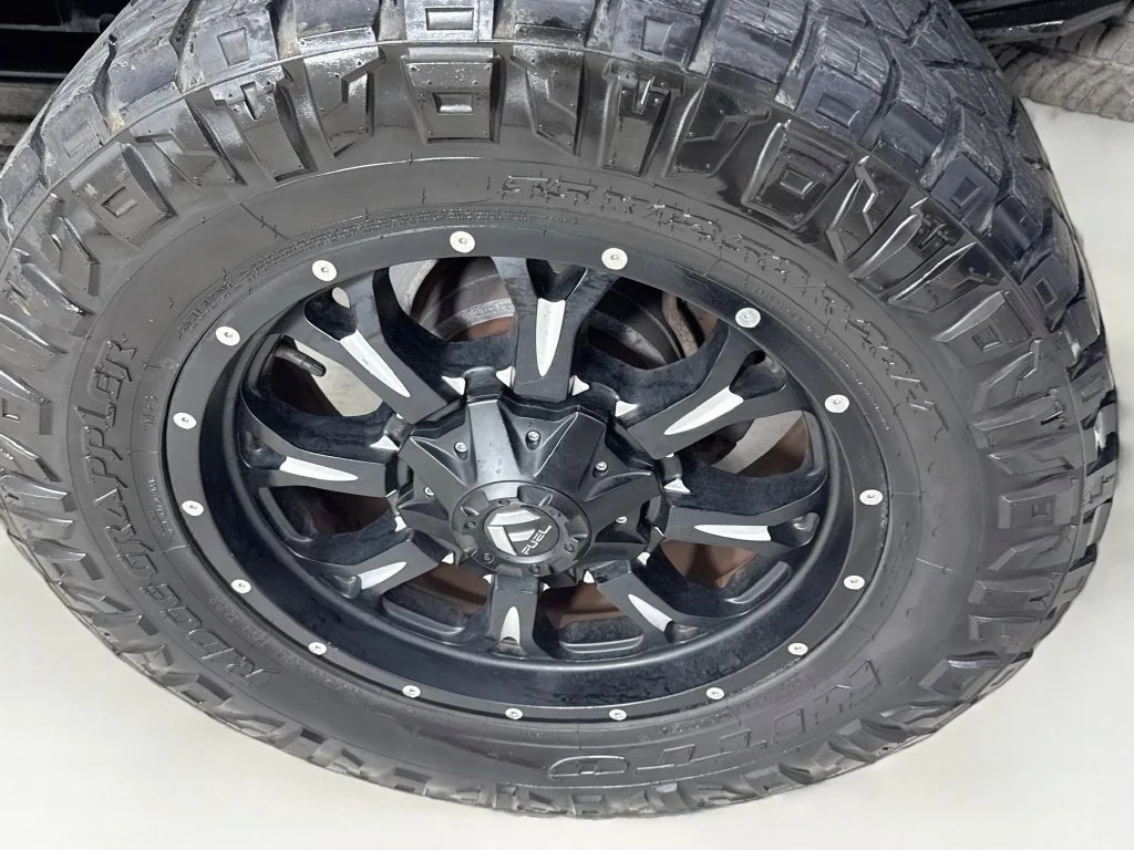 Used 2015 Tuxedo Black Metallic Ford Platinum image 39