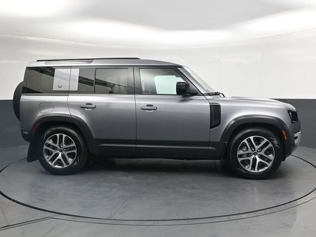 Used 2020  Land Rover SE image 3