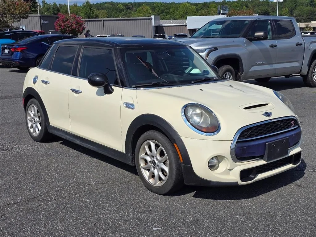 Used 2016 White MINI Base image 8