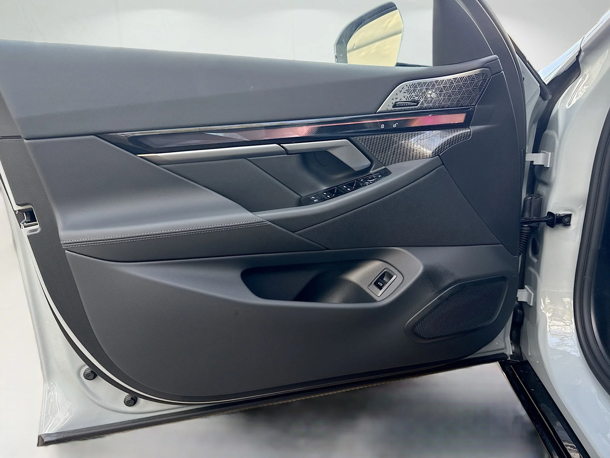 New 2026 Brooklyn Grey Metallic BMW 550e xDrive image 22