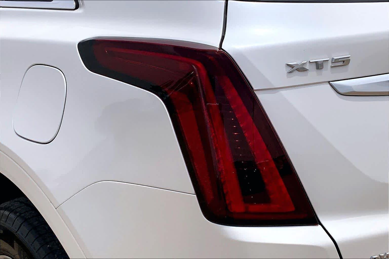 Certified Used 2021 Crystal White Tricoat Cadillac AWD Premium Luxury image 29