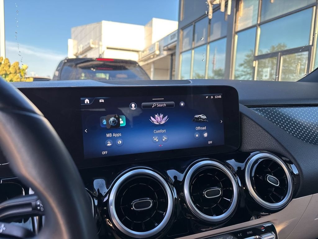 Used 2025  Mercedes-Benz GLA 250 image 13