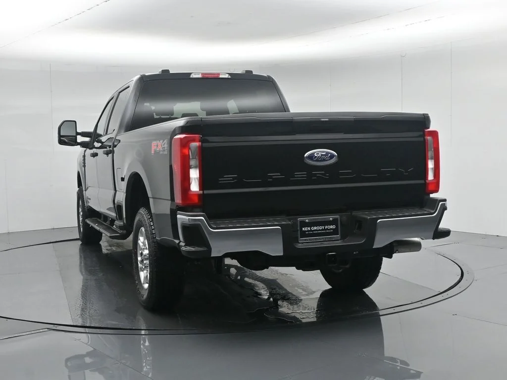 New 2026 Agate Black Metallic Ford XLT image 28