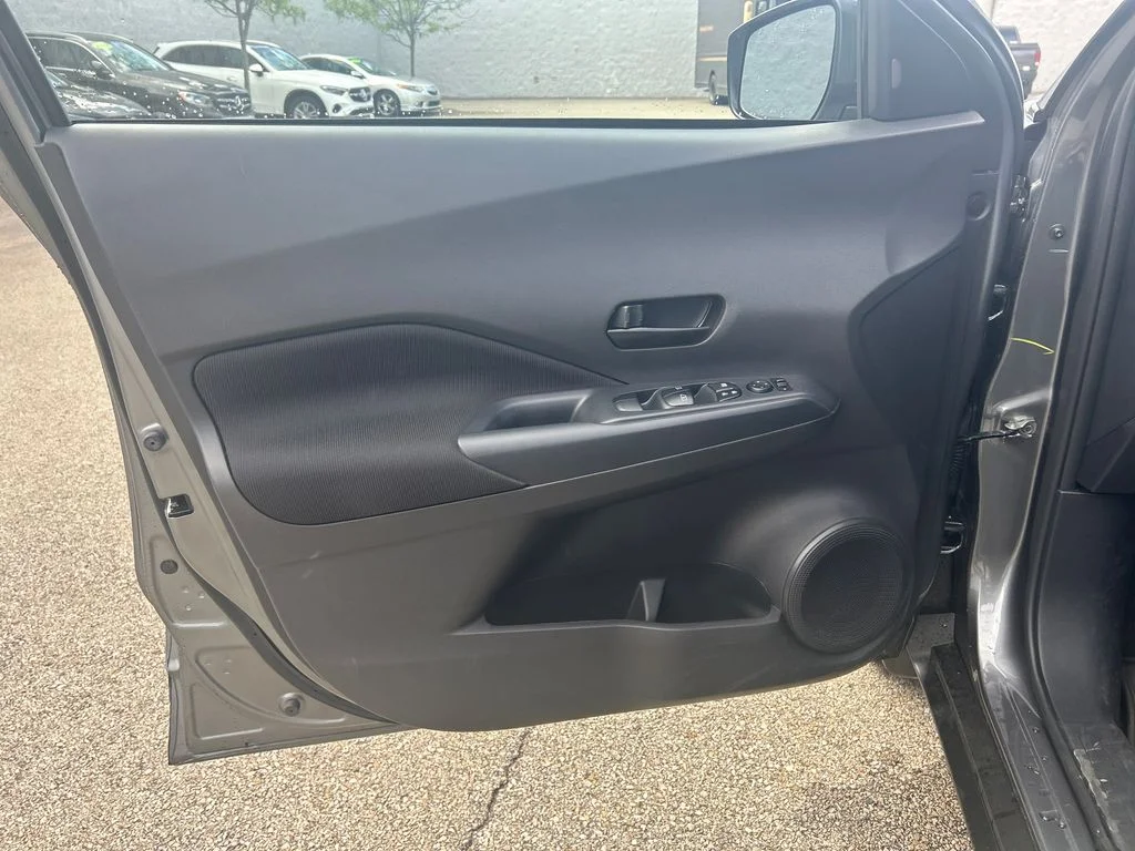 Used 2025 Gray Nissan S image 11