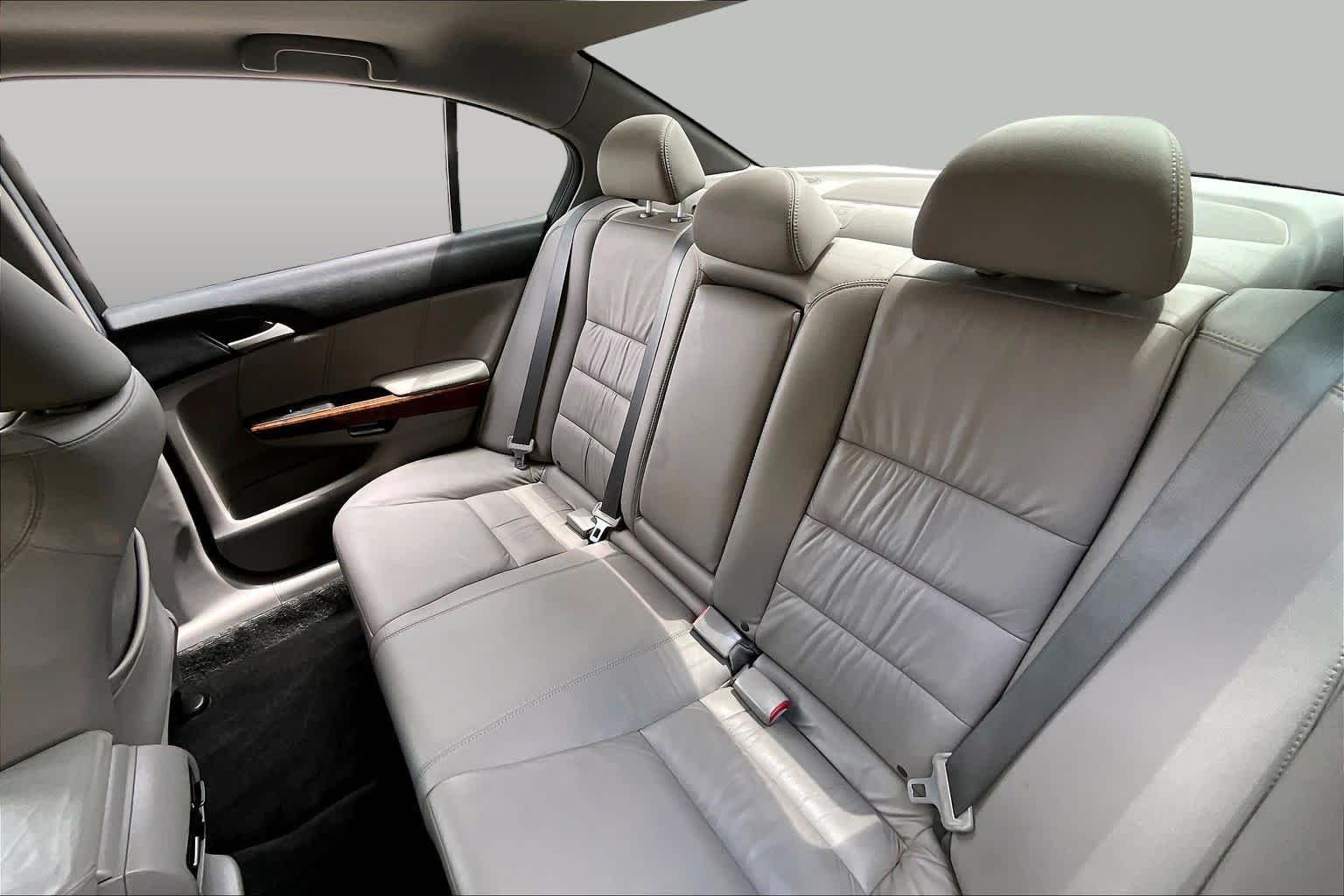 Used 2012 Alabaster Silver Metallic Honda EX-L image 18