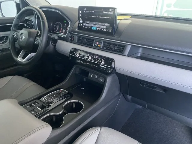 2025 Honda Pilot Touring - Photo 11