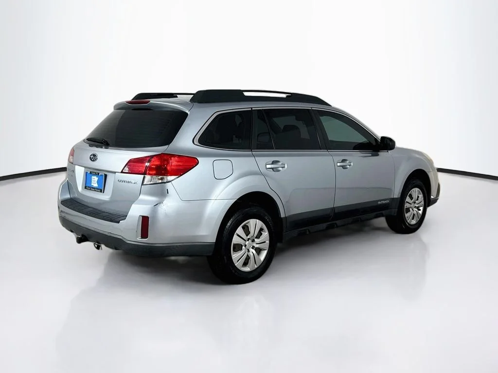 Used 2013 Ice Silver Metallic Subaru 2.5i image 7
