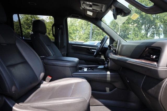 Used 2025 Black Chevrolet Z71 image 39