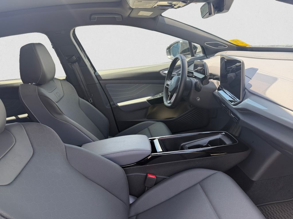 Certified Used 2025 Deep Black Volkswagen Pro S Plus image 15