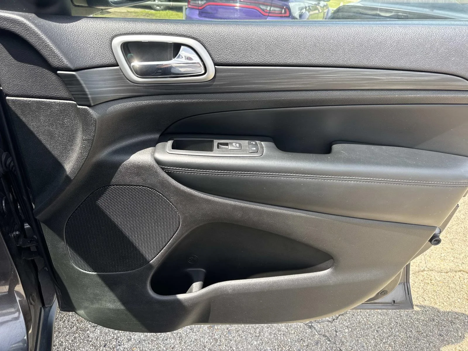 Used 2019 Granite Crystal Metallic Clearcoat Jeep Laredo E 4x2 image 13