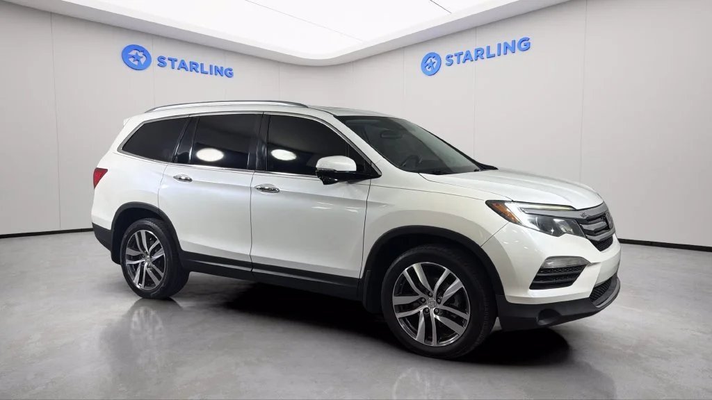 Used 2018 White Honda Touring image 14