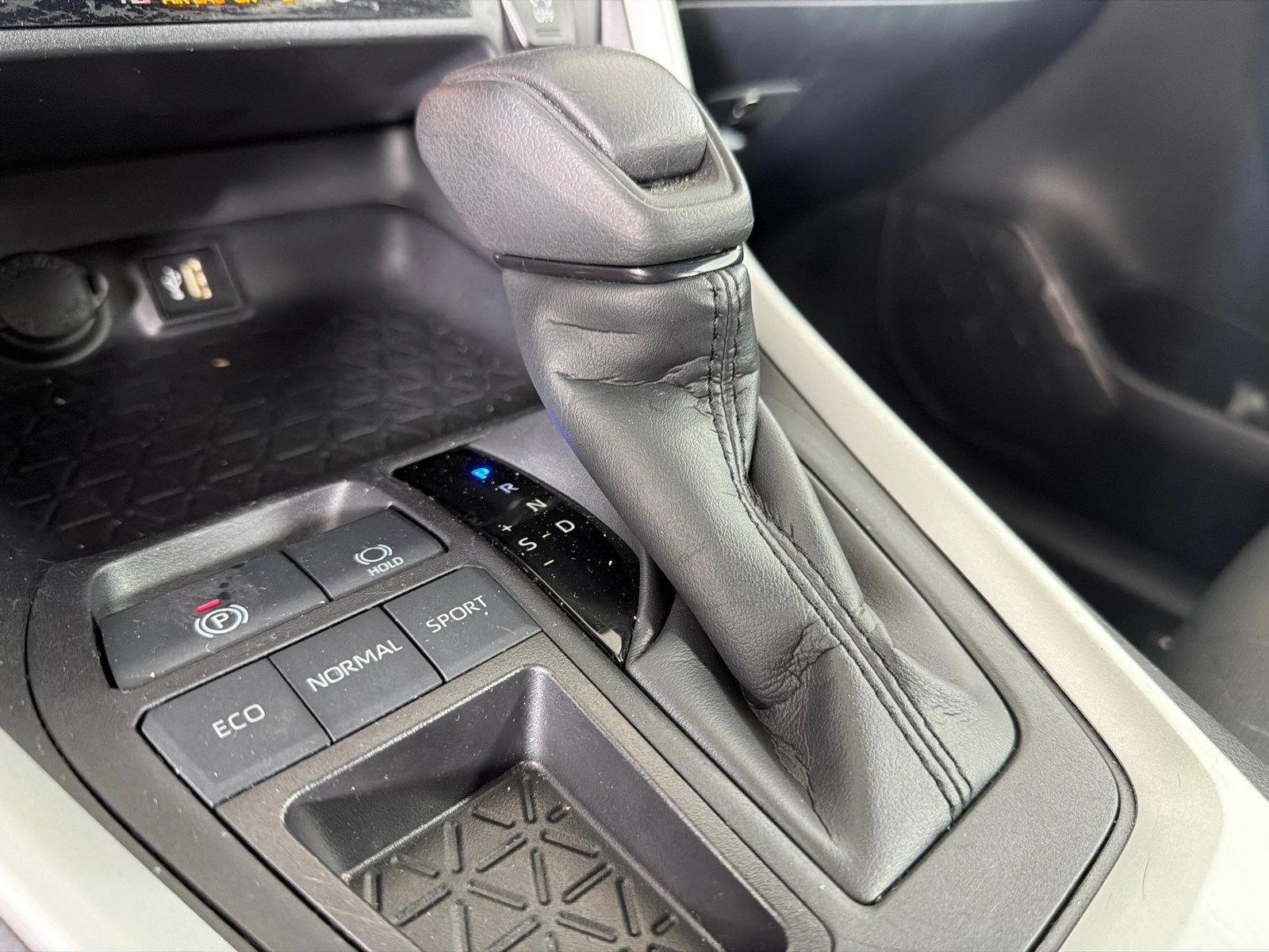 Used 2025 Midnight Black Metallic Toyota XLE image 30