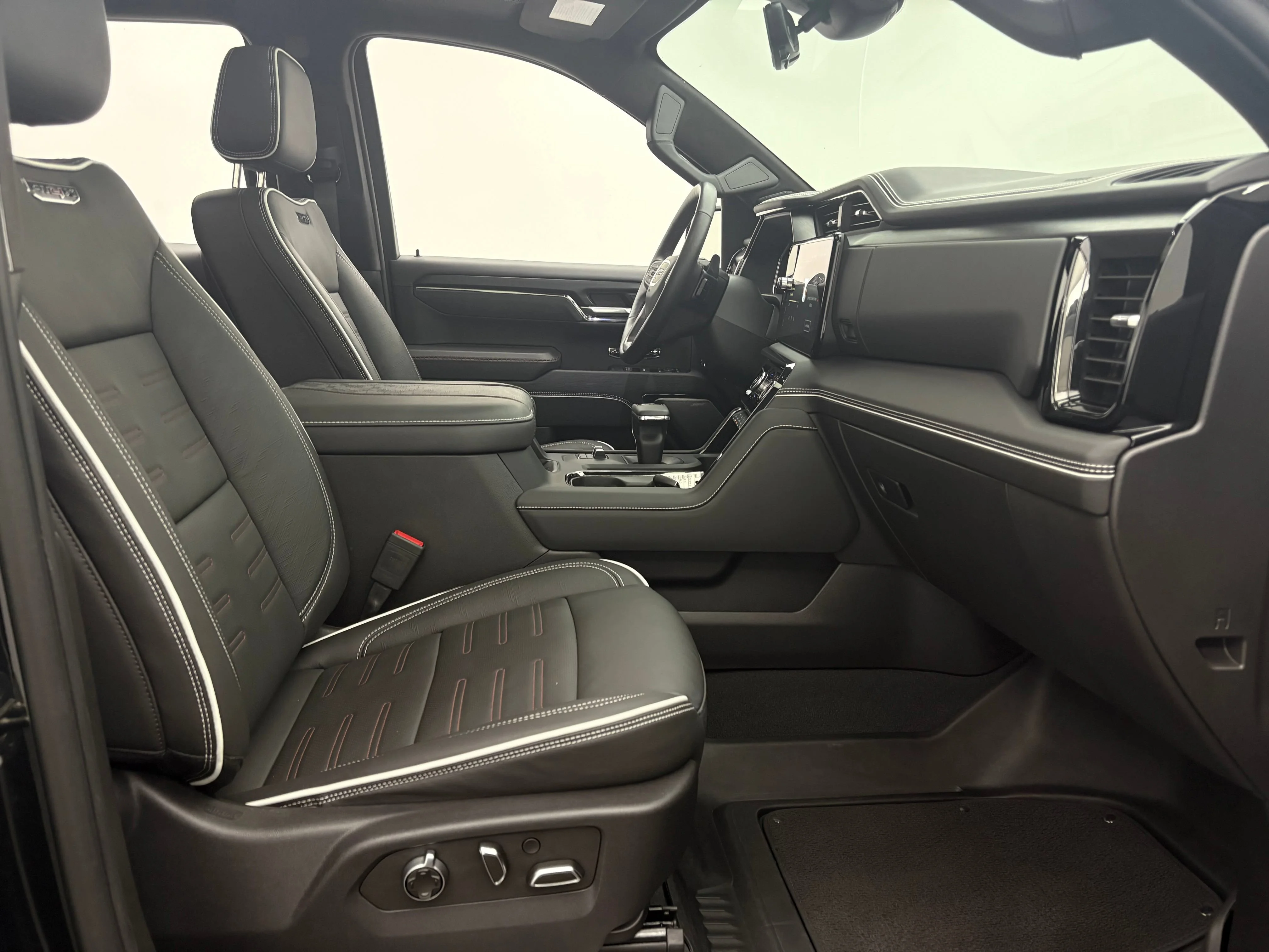 Used 2024 Onyx Black GMC AT4X image 40