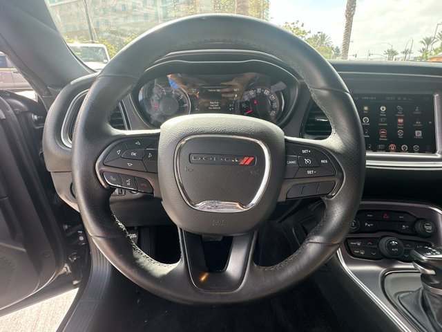 Used 2016 Black Dodge SXT image 11