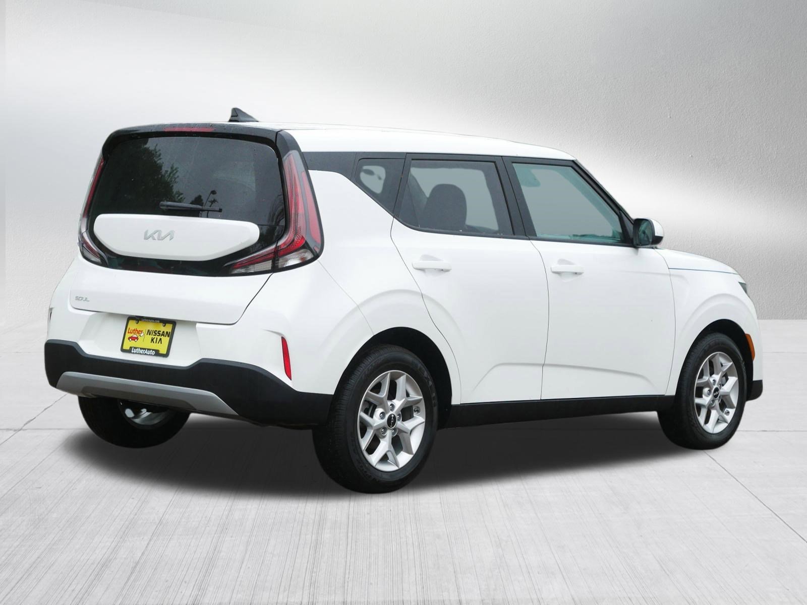 Used 2025  Kia LX image 7