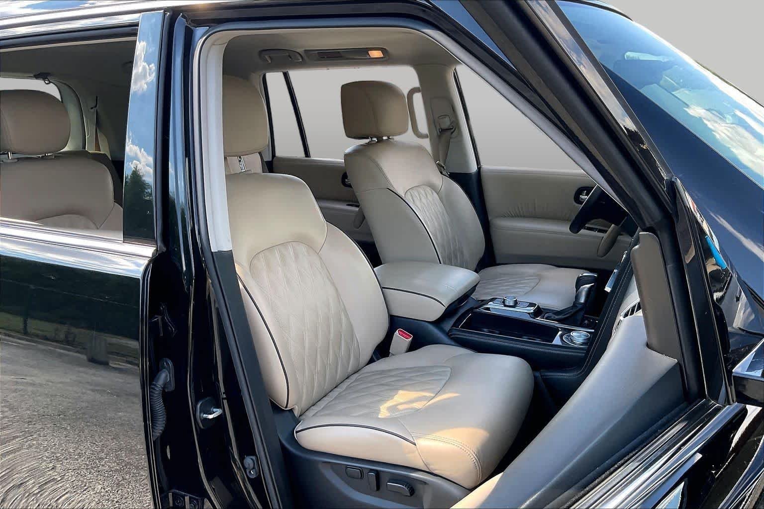 Used 2023 Super Black Nissan Platinum image 9