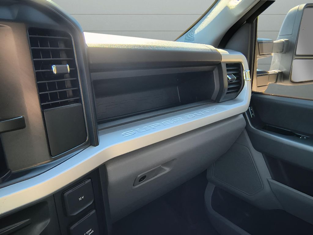 Used 2024 Oxford White Ford XL STX FX4 4X4 CREW CAB image 26