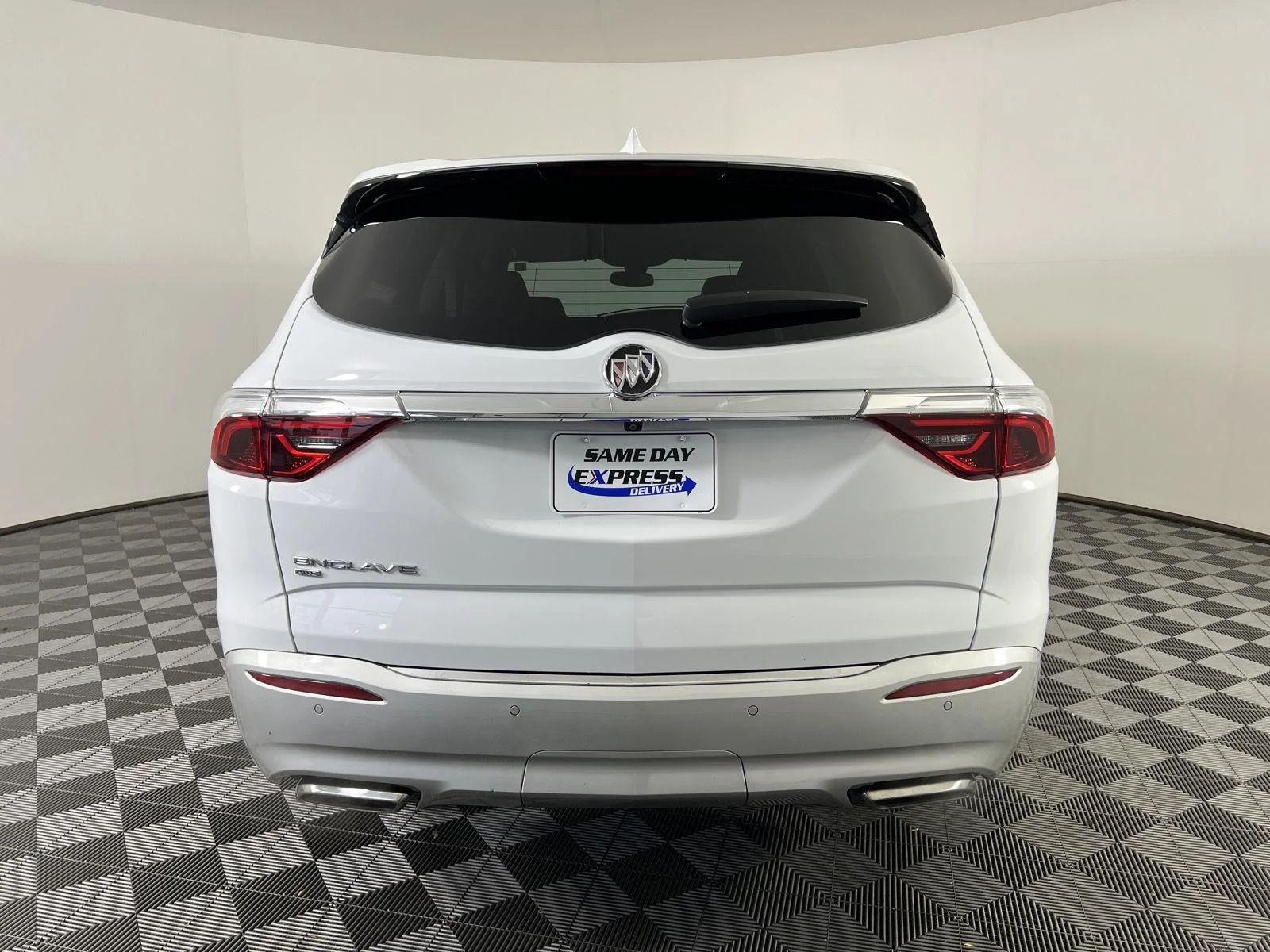 Used 2024 Summit White Buick Essence image 25