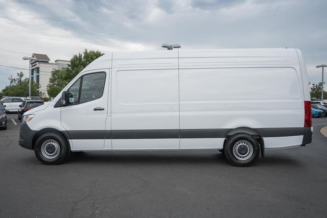 New 2026 Arctic White Mercedes-Benz Cargo 170 WB image 4