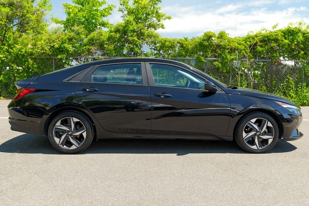 Used 2023 Onyx Black Hyundai SEL image 8