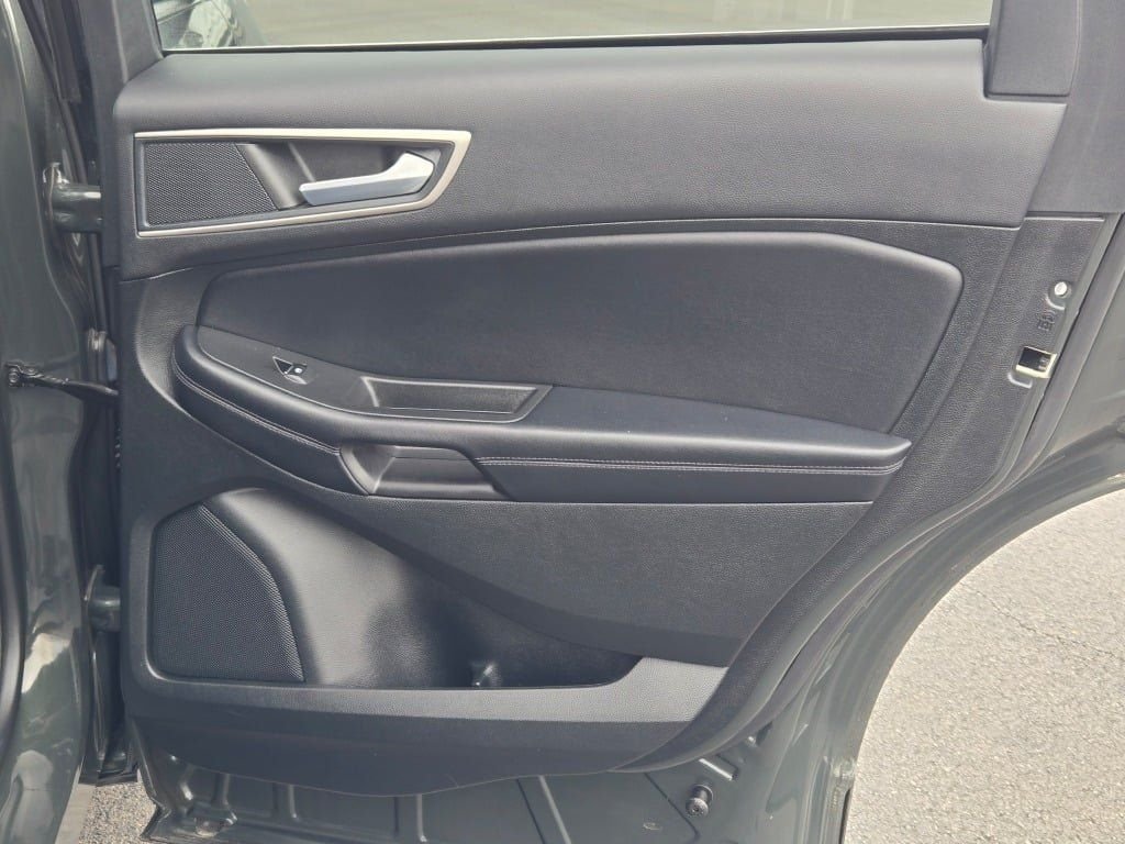 Used 2023 Green Metallic Ford SEL image 9