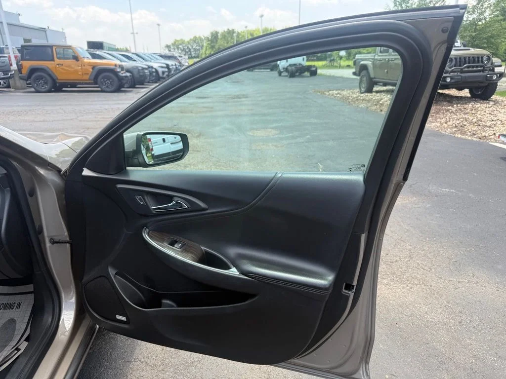 Used 2024 Gray Chevrolet LT image 51