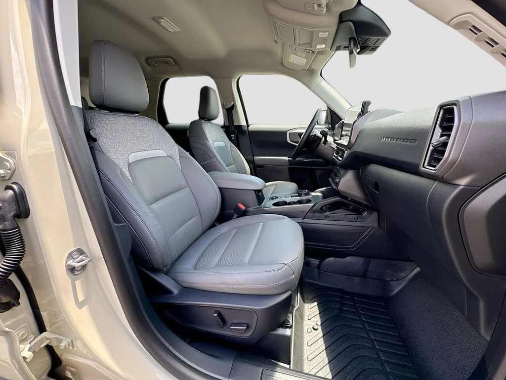 Used 2025 Beige Ford Badlands image 28