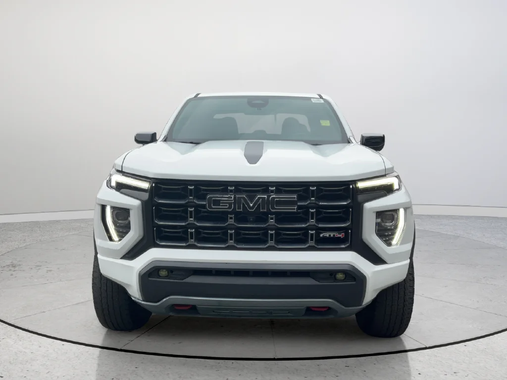 Used 2024 White GMC AT4 image 3