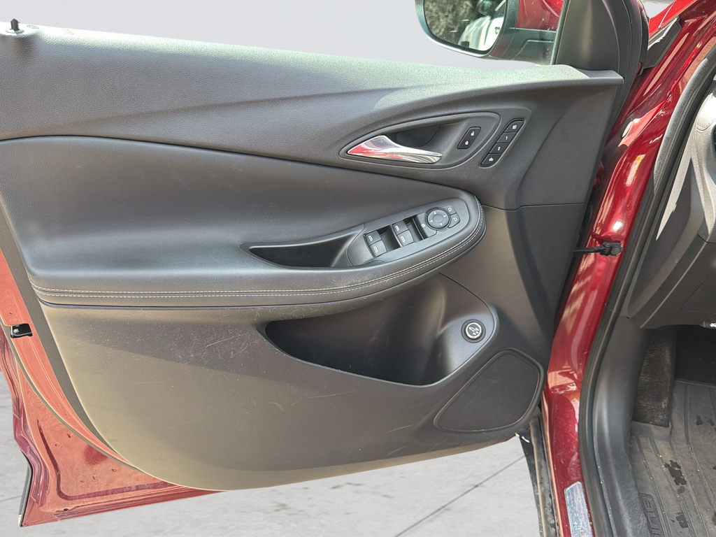 Used 2023 Red Buick Essence image 27